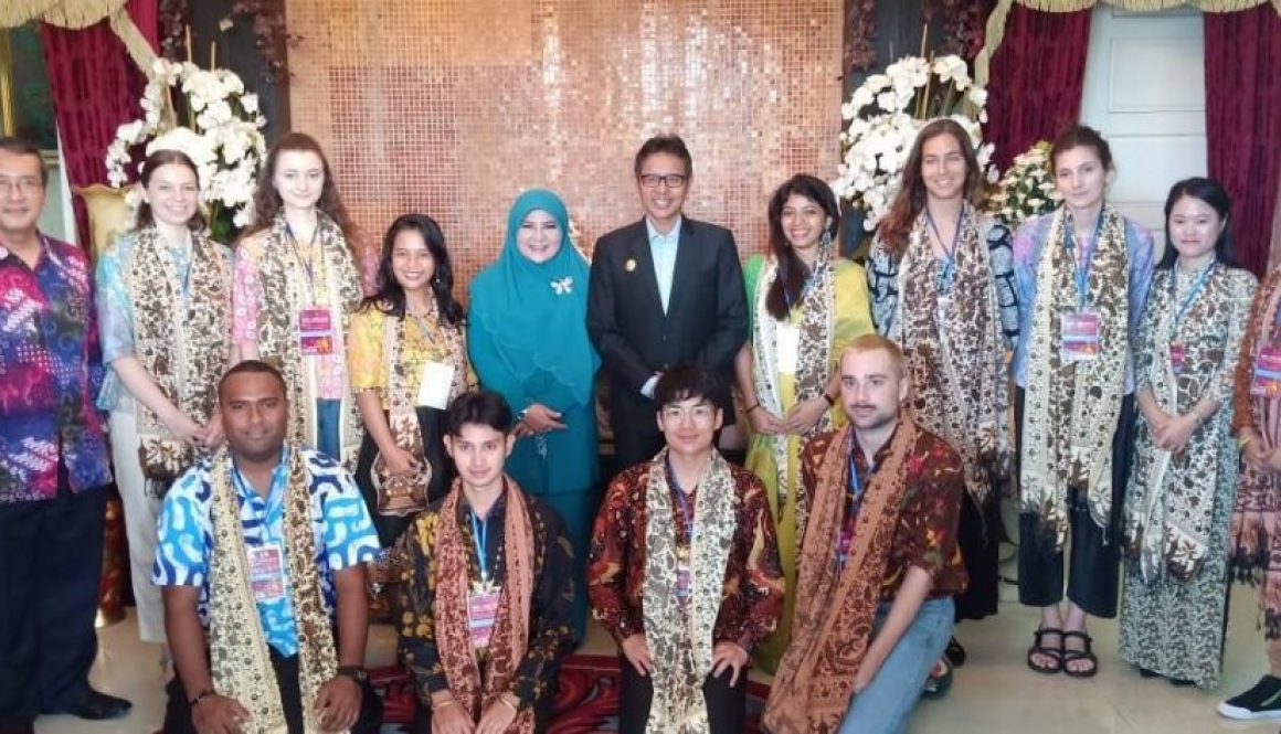Menerima Kunjungan Peserta Beasiswa Seni Budaya Indonesia