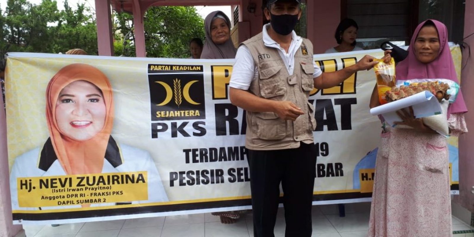 Hj. Nevi Zuairina Telah Menyumbangkan 15 Ton Beras dan Berbagai Bahan Kebutuhan Pokok