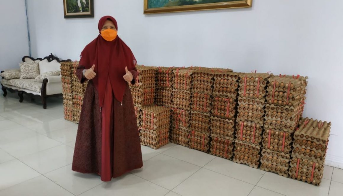 Total 9.000 Paket Sembako, Awal Mei Hj. Nevi Zuairina Sebarkan 2000 Tray Telur, Beras 20 Ton dan Menyerap Produk UMKM-14