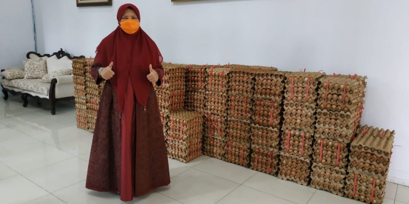 Total 9.000 Paket Sembako, Awal Mei Hj. Nevi Zuairina Sebarkan 2000 Tray Telur, Beras 20 Ton dan Menyerap Produk UMKM-14