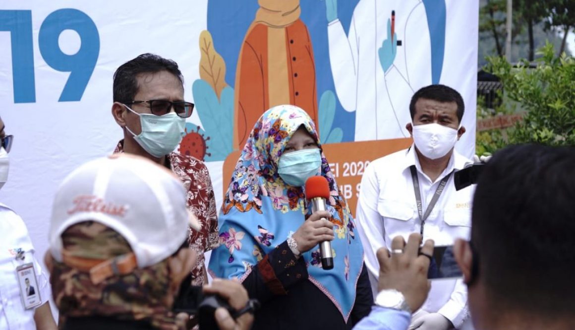 Hj. Nevi Zuairina bekerjasama dengan BUMN melaksanakan 2000 test SWAB di Padang dan Bukittinggi
