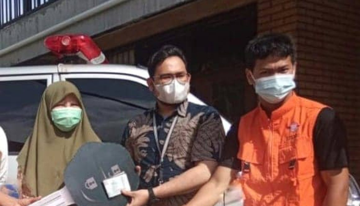 Nevi Zuairina Serahkan Ambulan Kepada Relawan Indonesia Untuk Kebutuhan Masyarakat