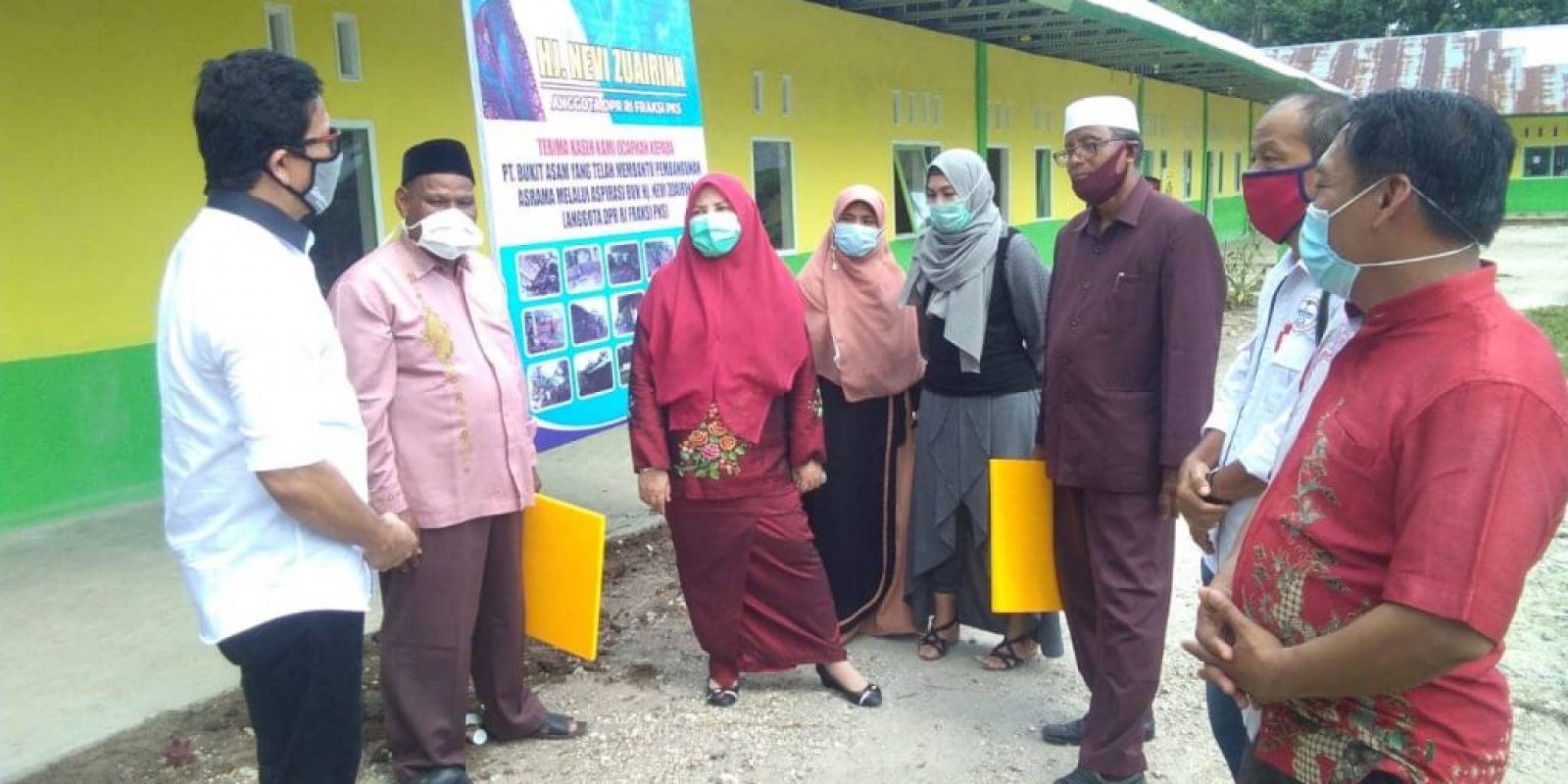 Nevi Zuairina Serahkan Bantuan untuk Kemajuan Pesantren di Padang Pariaman dan Pasaman