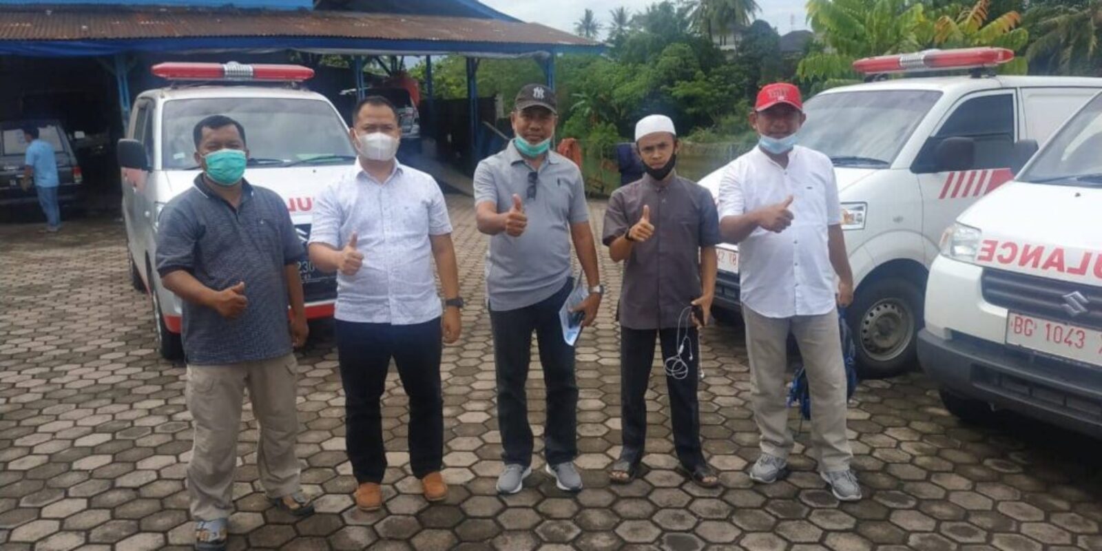 Nevi Zuairina Mendampingi Penyalurkan Bantuan Ambulan Kepada Empat Yayasan di Sumbar