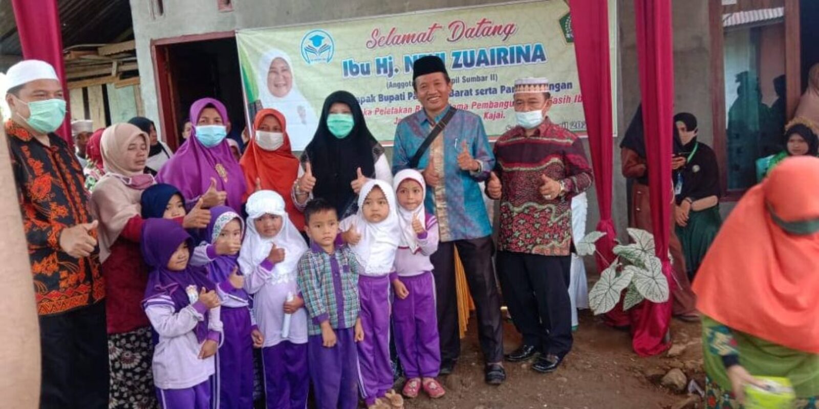 Nevi Zuairina melakukan Peletakan Batu Pertama Sekolah Dhuafa di Pasaman Barat