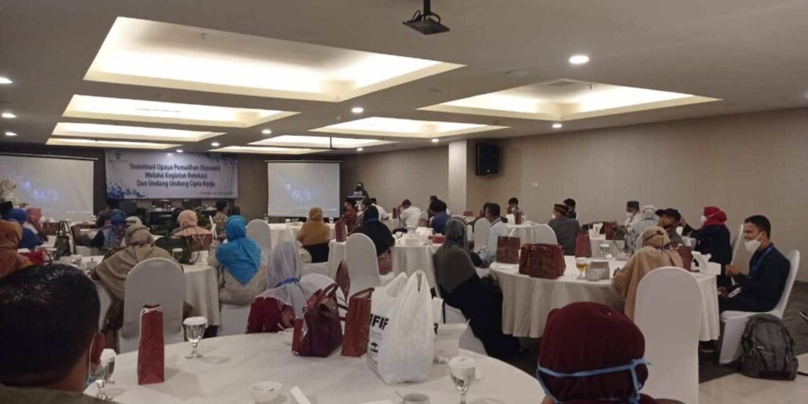 Di Sumbar, Nevi Zuairina Turut Sosialisasi Upaya Pemulihan Ekonomi Bersama Mitra Kerja Komisi VI
