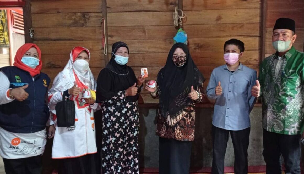 Nevi Zurairina Reses di 10 Titik Pertemuan Sekaligus Berbagi Paket Qurban Kemasan Kaleng