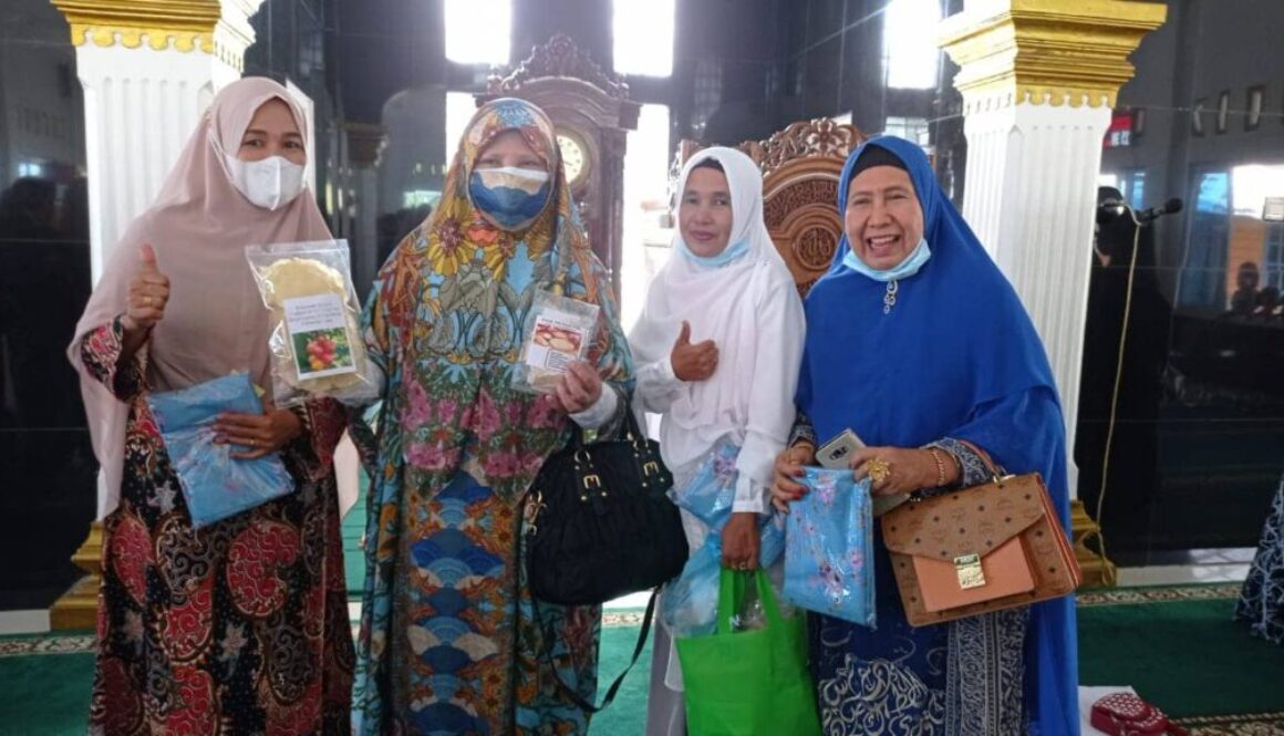 Bertemu Komunitas Majelis Ta'lim di Pariaman, Nevi Zuairina Sampaikan Aktivitas Sosial Yang Sekaligus Peningkatan Ilmu Pengetahuan