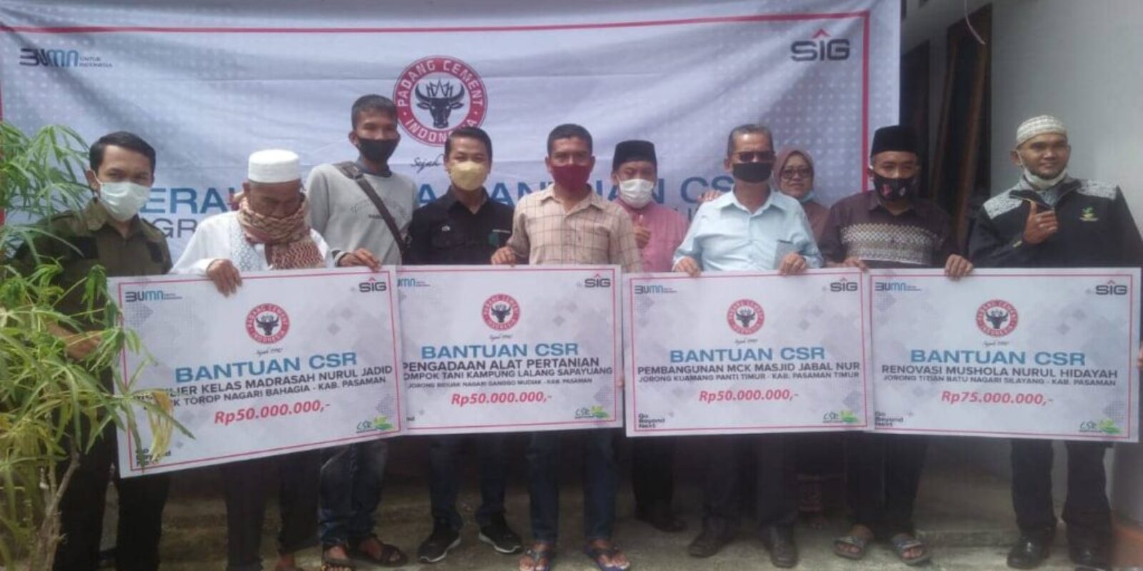 Nevi Zuairina Serahkan Bantuan TJSL Untuk Kelompok Tani dan Madrasah di Pariaman, Bukittinggi, Pasaman dan Pasaman Barat