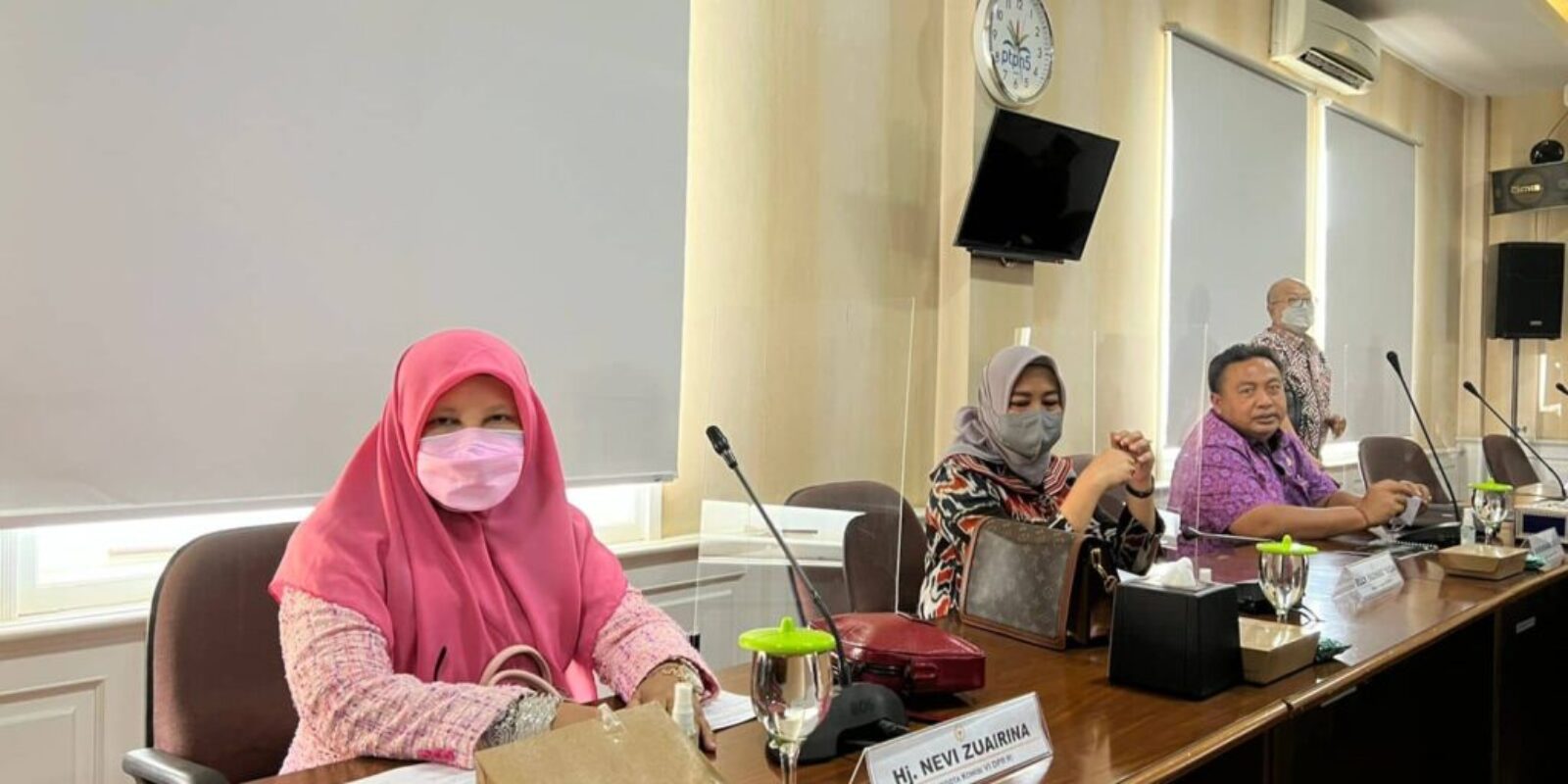 RDPU Berbagai Asosiasi Industri Makanan, Minuman, Kerajinan, dan Kosmetik, Nevi Zuairina Minta Ketersediaan Bahan Baku Dapat Dipenuhi Dari Dalam Negeri