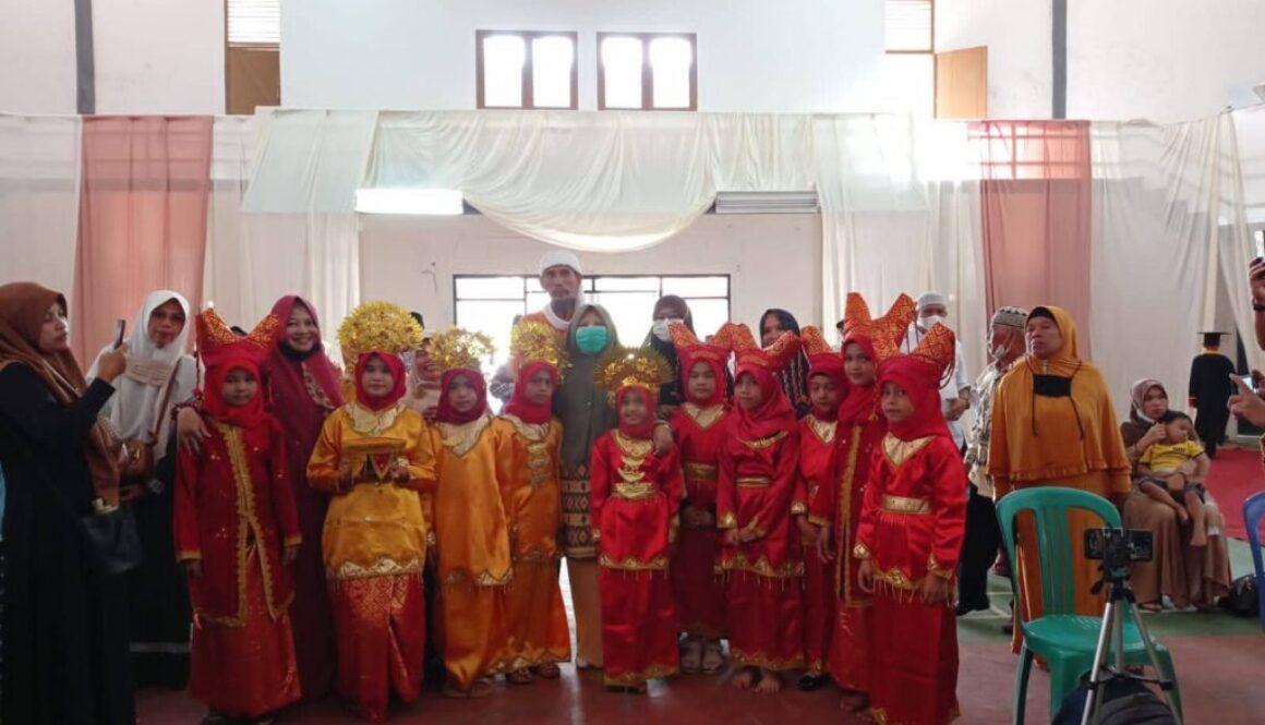 Wisuda Tahfidz Qur’an di Limapuluh Kota, Nevi Zuairina Sampaikan Generasi Penghafal Menyelamatkan Negara Dari Musibah