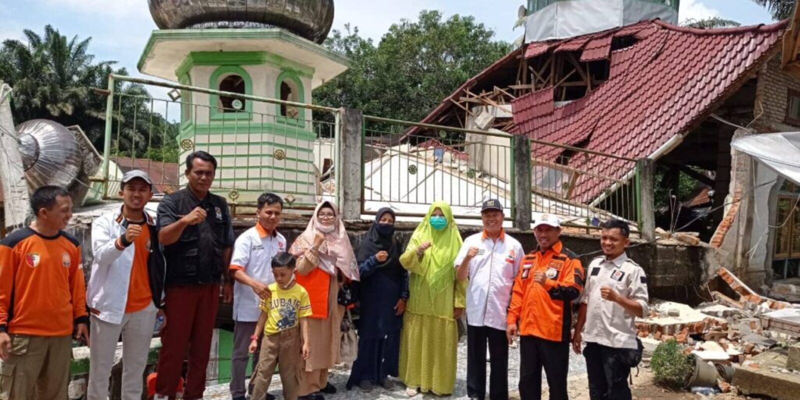 Sampai di Kajai Nevi Zuarina Langung ke Masjid yang Hancur