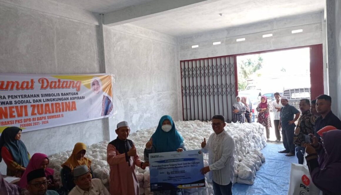 Di Dapil, Nevi Zuairina Salurkan Puluhan Ribu Sembako Untuk Warga Sumbar