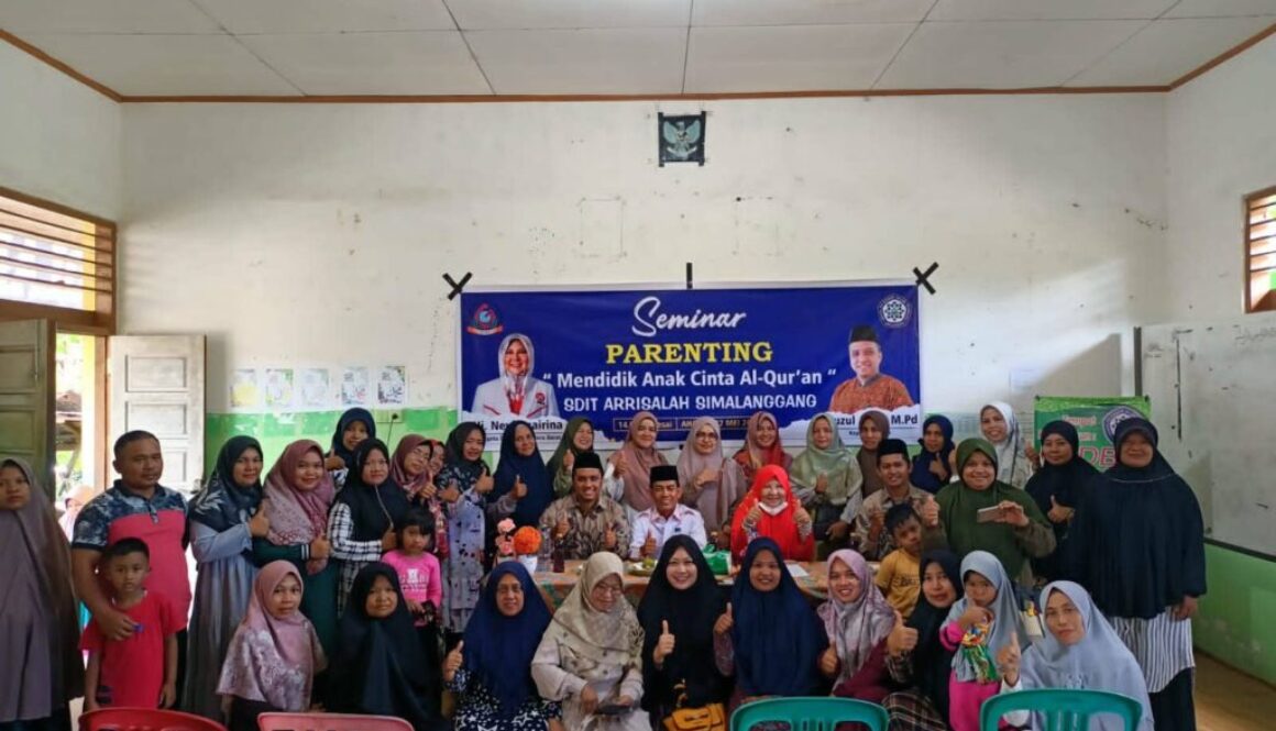 Seminar Parenting di SDIT Ar-Risalah Simalanggang, Nevi Zuairina Sampaikan Penguatan Anak Dengan Al Qur'an