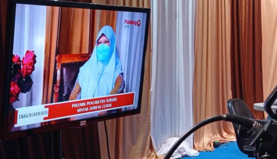 Dialog Dengan Padang TV, Nevi Zuairina Sampaikan Polemik Pencabutan Subsidi Minyak Goreng