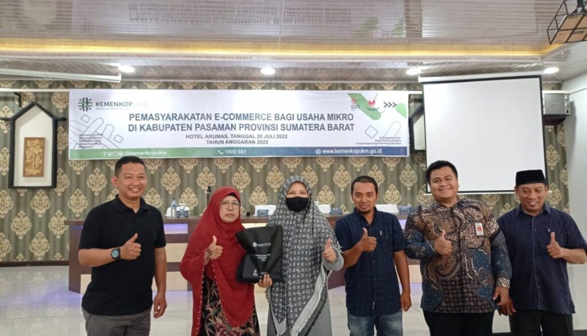 Berkeliling Memantau Produk UMKM, Nevi Zuairina Menghadiri Pelatihan E-Commerce Bersama Kemenkop