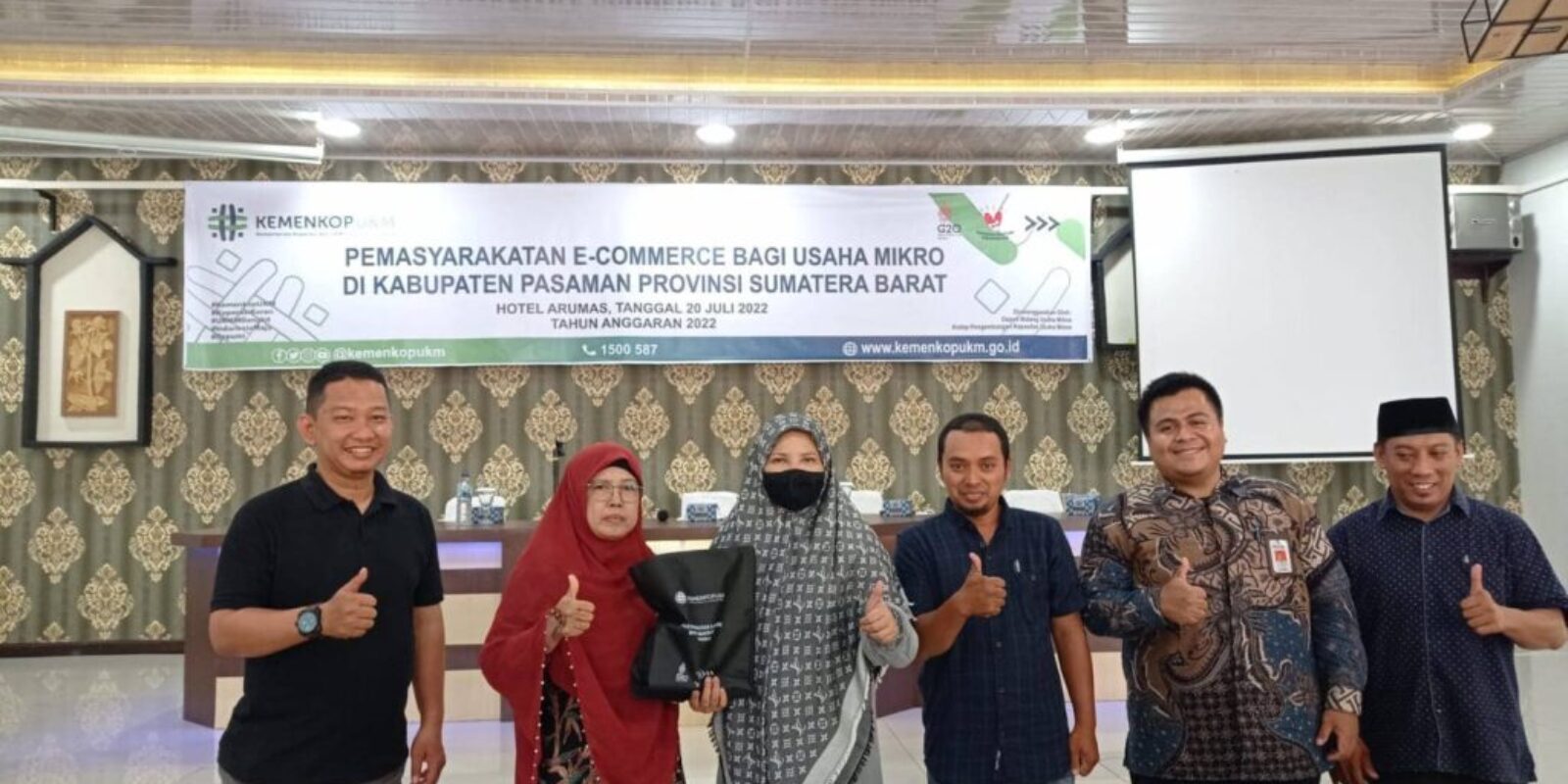 Berkeliling Memantau Produk UMKM, Nevi Zuairina Menghadiri Pelatihan E-Commerce Bersama Kemenkop