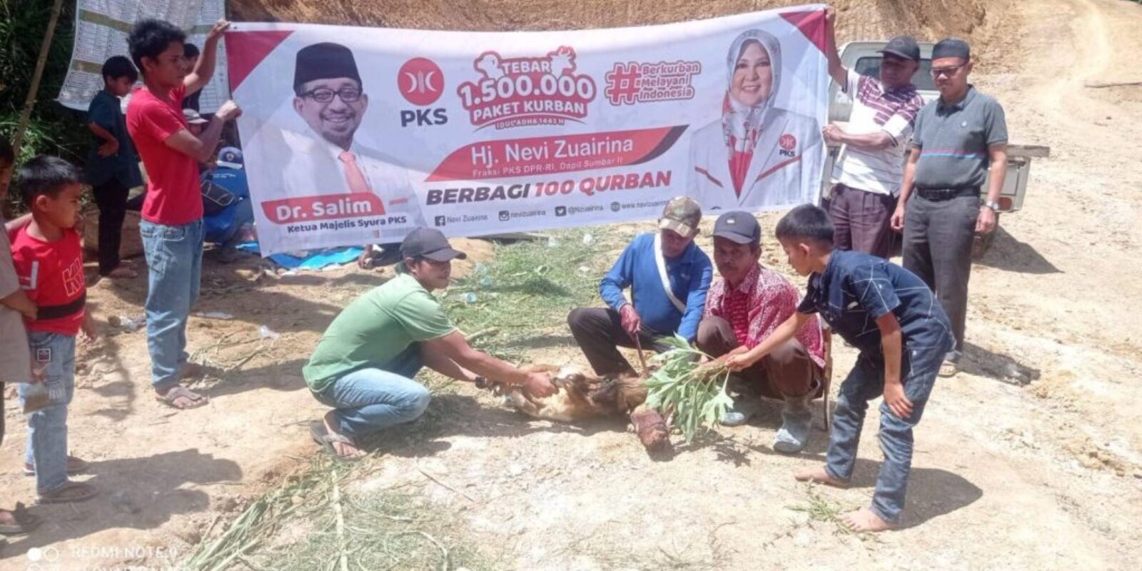 Turut Memaknai Hari Berkurban, Hj. Nevi Zuairina Laksanakan Kurban pada 8 Kabupaten Kota di Sumbar