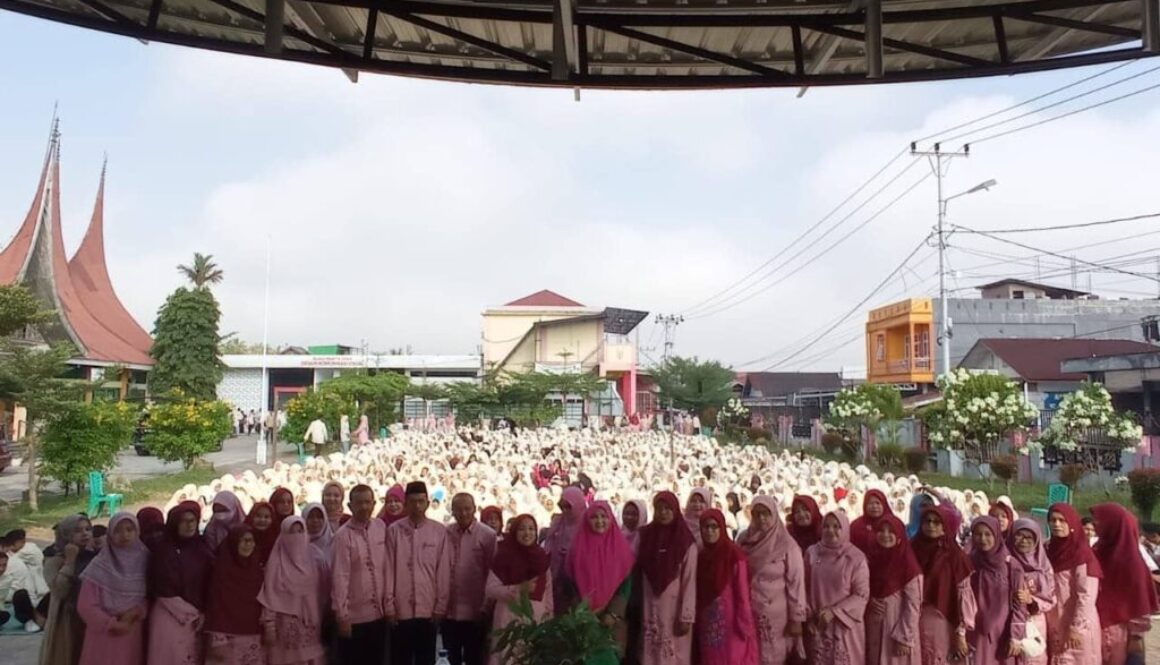 Merayakan Isra’ Mi’raj Di SMK 1 Kota Payakumbuh, Hj. Nevi Zuairina Sampaikan Oleh-Oleh Terindah yang Dibawa Nabi