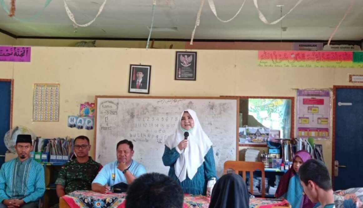 Bertemu Anak yatim di Pariaman, Nevi Zuairina Berbagi Paket Sembako di Bulan Ramadhan