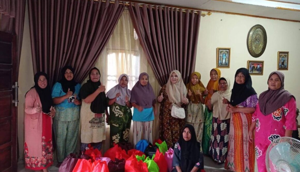 Ribuan Sembako Jelang Idul Fitri Jadi Program Rutin Hj. Nevi Zuairina Untuk Disebar di Pasaman