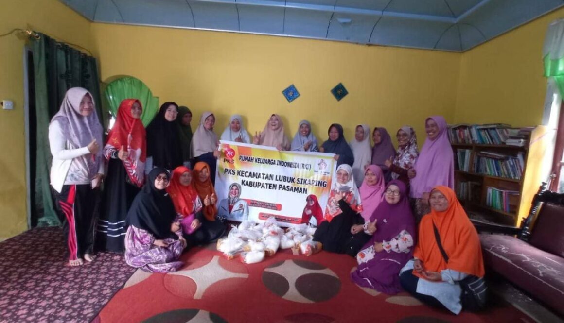 Nevi Zuairina Bersama ALPPIND dan RKI Meneruskan Program Berbagi Sembako