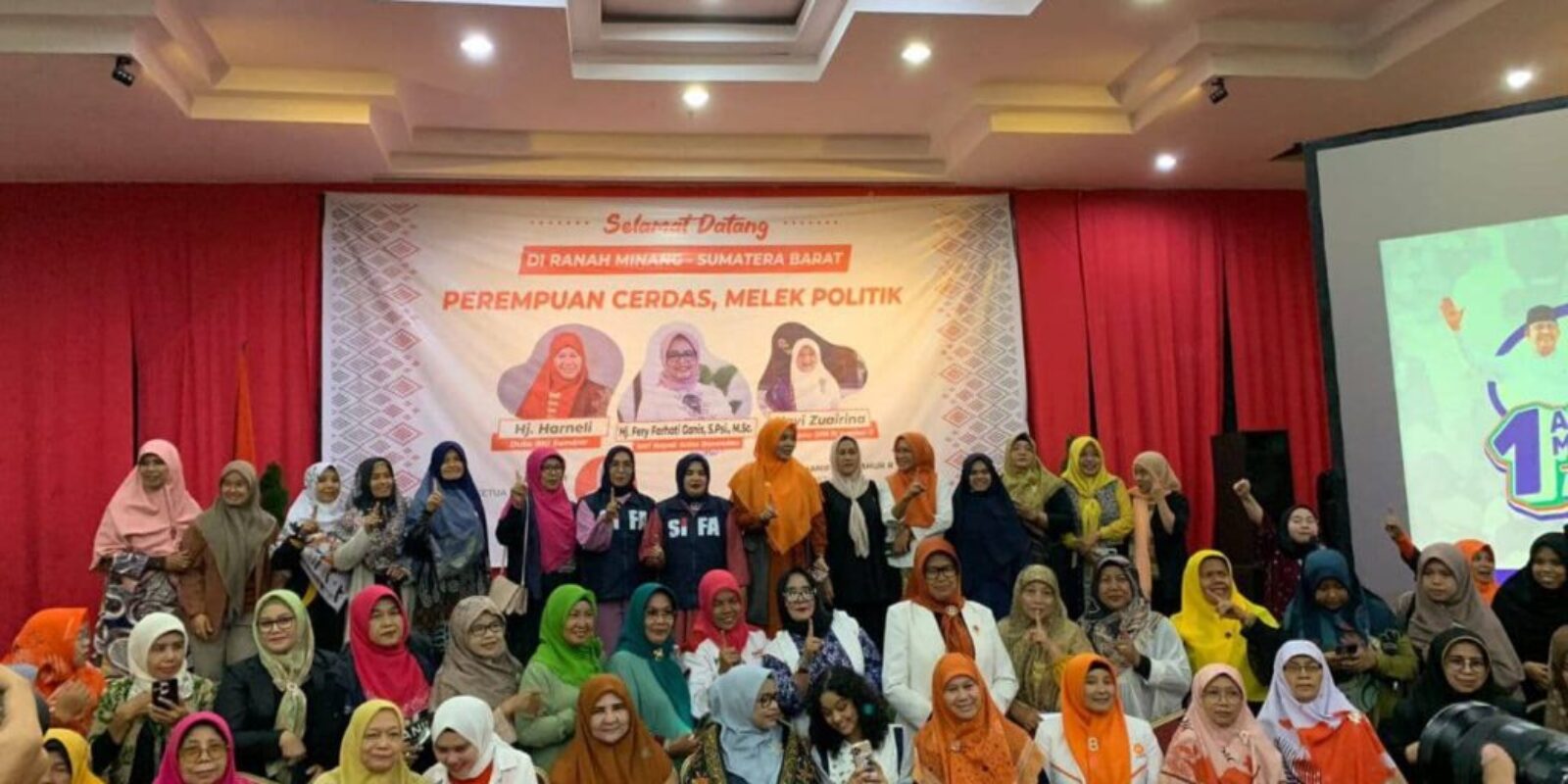 Hj. Nevi Zuairina Menghadiri Seminar Perempuan Cerdas, Melek Politik di Padang, Sumatera Barat