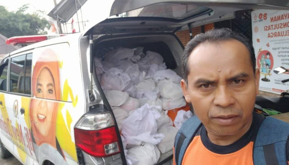 Hj. Nevi Zuairina Berperan Aktif dalam Aksi Cepat Tanggap Bencana Banjir di Agam